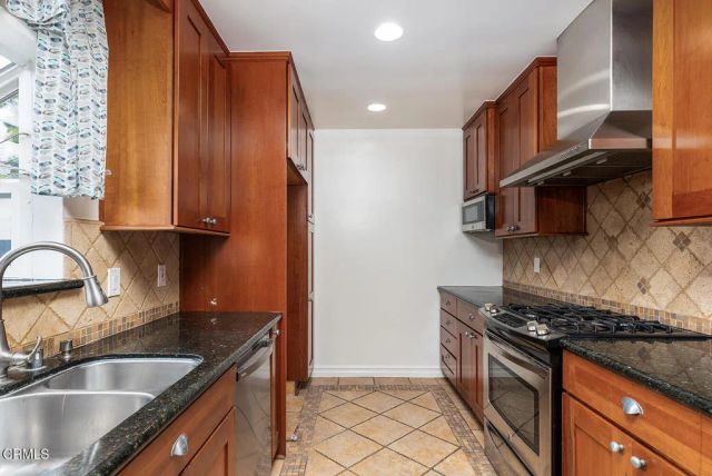 617 W Grandview Avenue, Sierra Madre, CA 91024