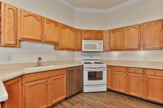 248 Wentworth Drive, West Columbia, TX 77486