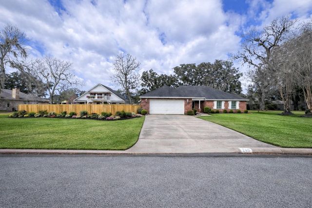 248 Wentworth Drive, West Columbia, TX 77486