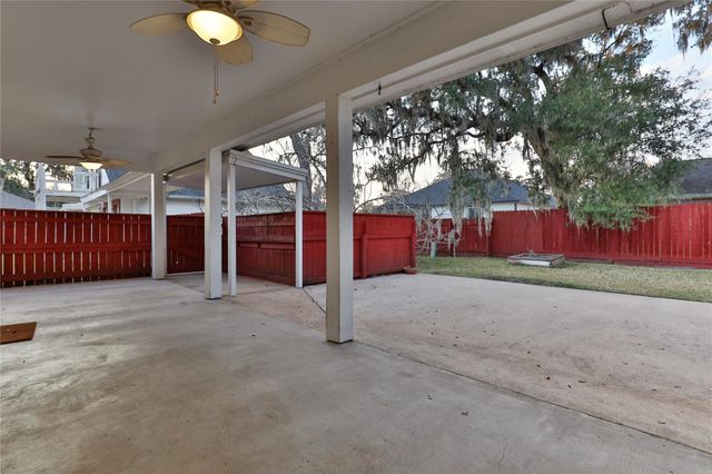 248 Wentworth Drive, West Columbia, TX 77486