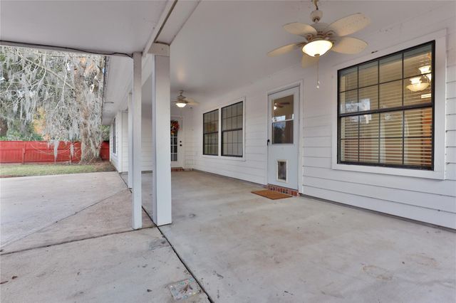 248 Wentworth Drive, West Columbia, TX 77486