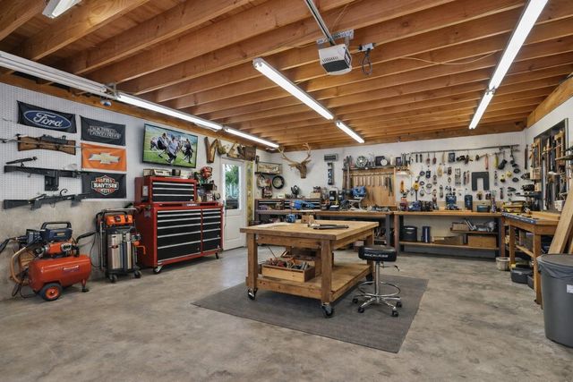 248 Wentworth Drive, West Columbia, TX 77486