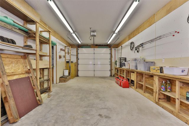 248 Wentworth Drive, West Columbia, TX 77486