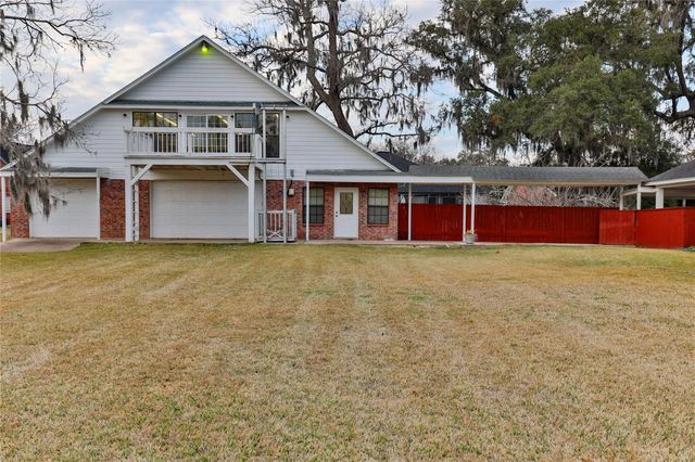 248 Wentworth Drive, West Columbia, TX 77486