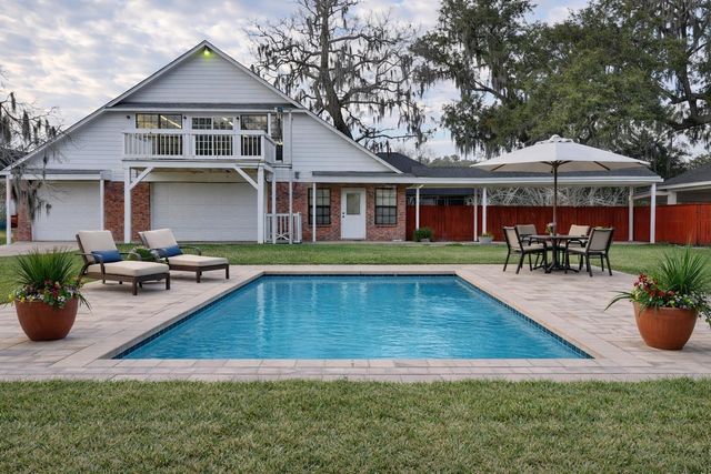 248 Wentworth Drive, West Columbia, TX 77486