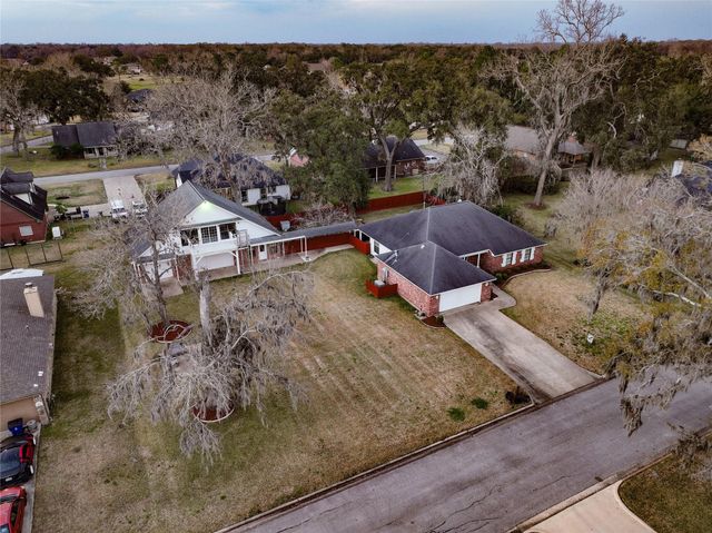 248 Wentworth Drive, West Columbia, TX 77486