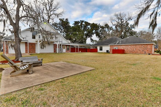 248 Wentworth Drive, West Columbia, TX 77486