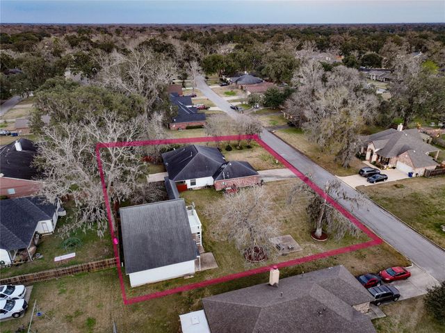 248 Wentworth Drive, West Columbia, TX 77486