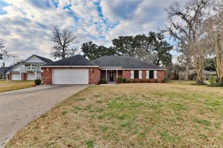 248 Wentworth Drive, West Columbia, TX 77486