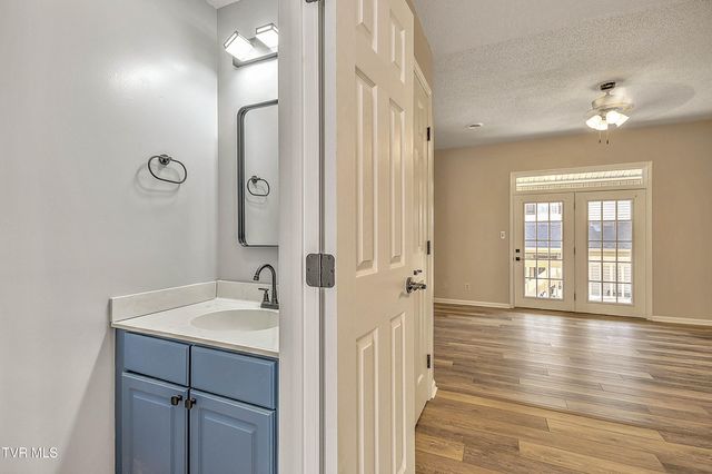 1201 East 8 Th Avenue 4, Johnson City, TN 37601