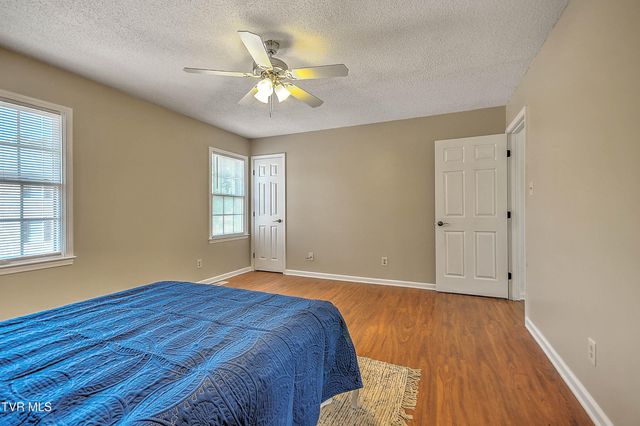 1201 East 8 Th Avenue 4, Johnson City, TN 37601