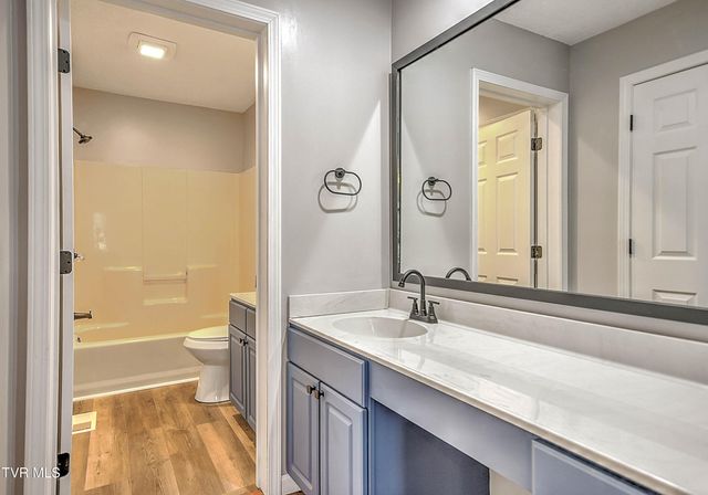 1201 East 8 Th Avenue 4, Johnson City, TN 37601