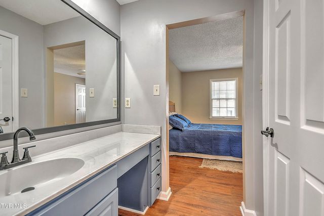 1201 East 8 Th Avenue 4, Johnson City, TN 37601