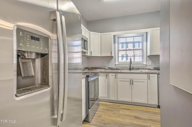 1201 East 8 Th Avenue 4, Johnson City, TN 37601