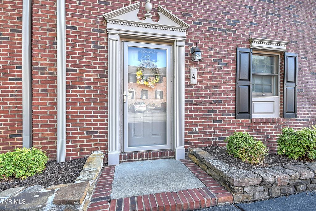 1201 East 8 Th Avenue 4, Johnson City, TN 37601