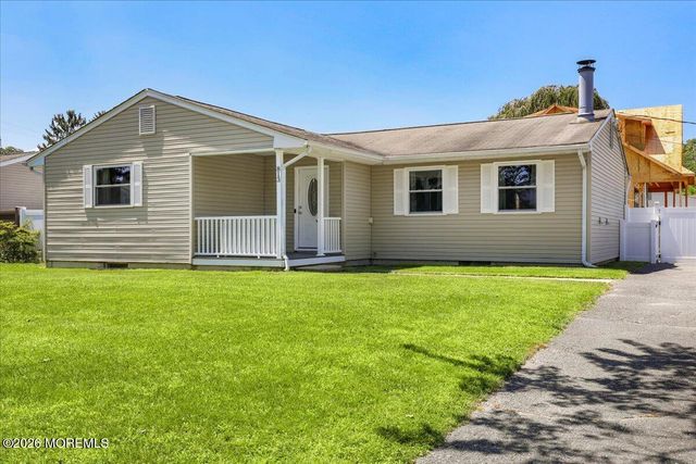 813 Pemberton Street, Toms River, NJ 08757