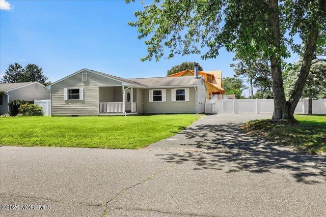 813 Pemberton Street, Toms River, NJ 08757