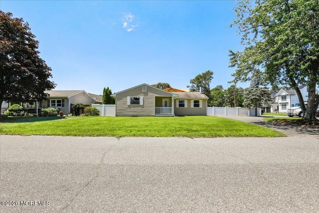 813 Pemberton Street, Toms River, NJ 08757