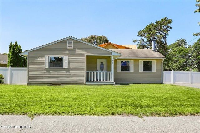 813 Pemberton Street, Toms River, NJ 08757