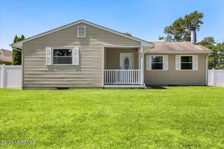 813 Pemberton Street, Toms River, NJ 08757