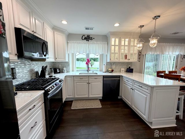 62 Canal Street, Sayreville, NJ 08872