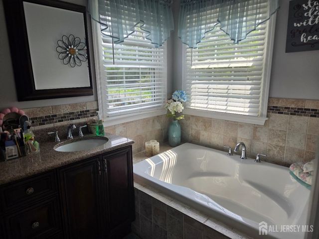 62 Canal Street, Sayreville, NJ 08872