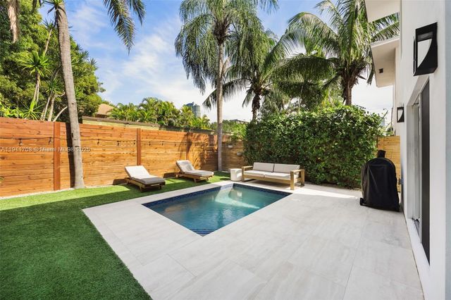 47 SW 21st Rd, Miami, FL 33129