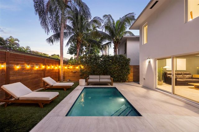 47 SW 21st Rd, Miami, FL 33129