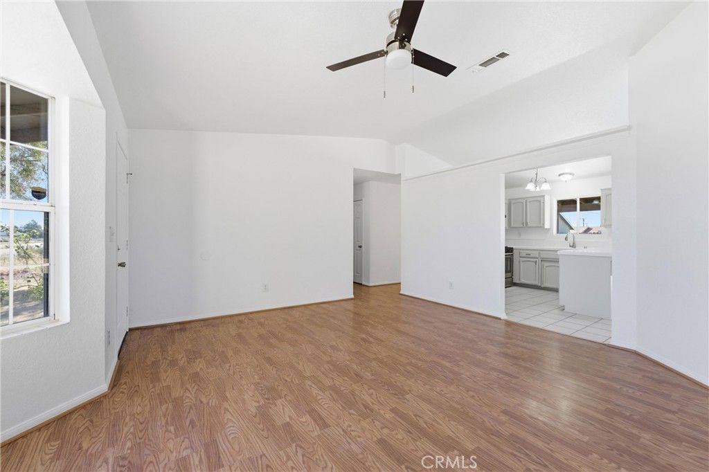 Image 4 of property listing at 8660 Redwood Boulevard, California City, CA 93505