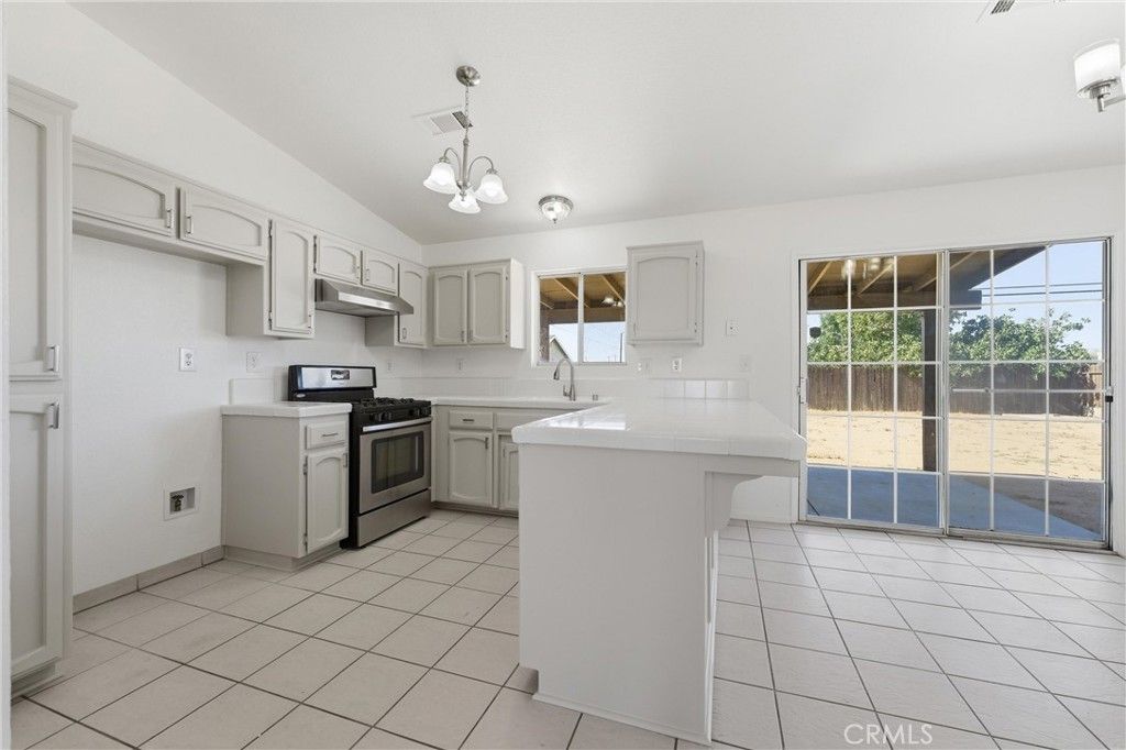Image 6 of property listing at 8660 Redwood Boulevard, California City, CA 93505
