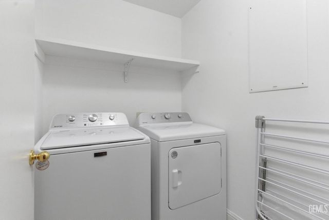 10420 W Victoria Falls Avenue, Bakersfield, CA 93312