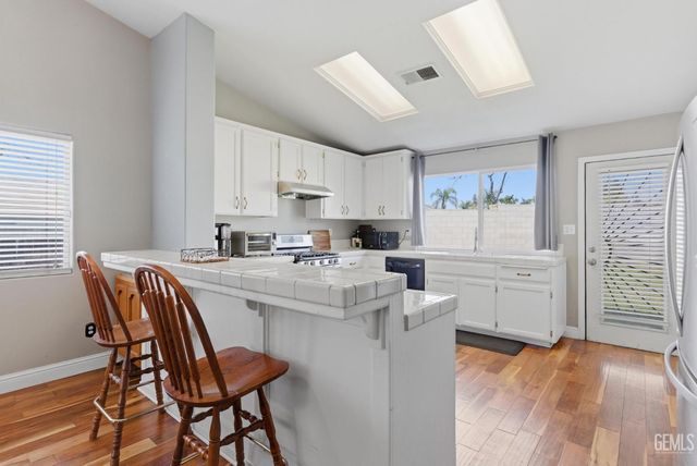 10420 W Victoria Falls Avenue, Bakersfield, CA 93312