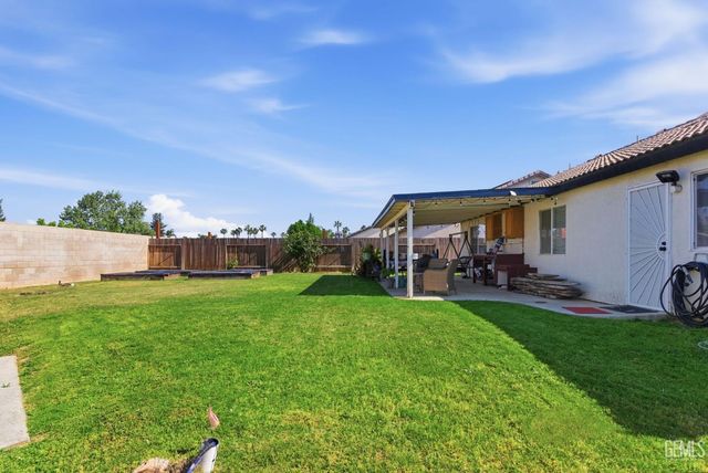 10420 W Victoria Falls Avenue, Bakersfield, CA 93312
