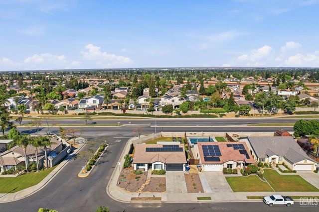 10420 W Victoria Falls Avenue, Bakersfield, CA 93312