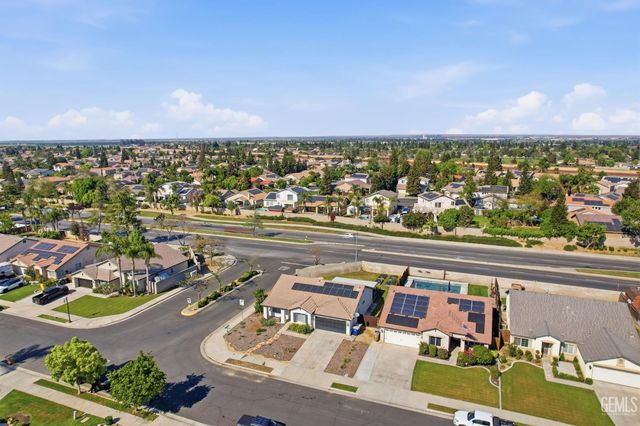 10420 W Victoria Falls Avenue, Bakersfield, CA 93312