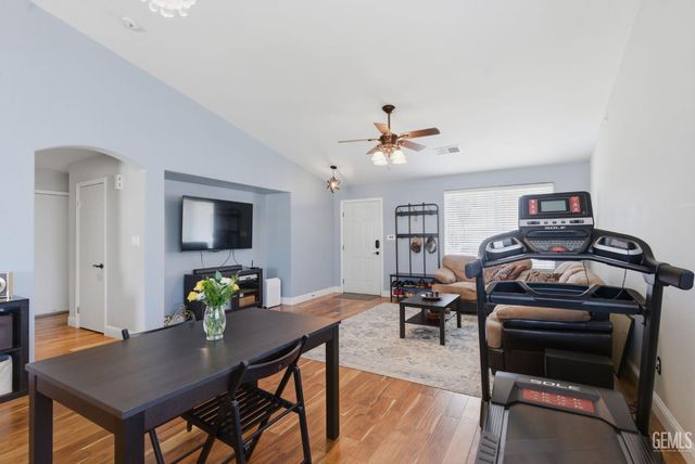 10420 W Victoria Falls Avenue, Bakersfield, CA 93312