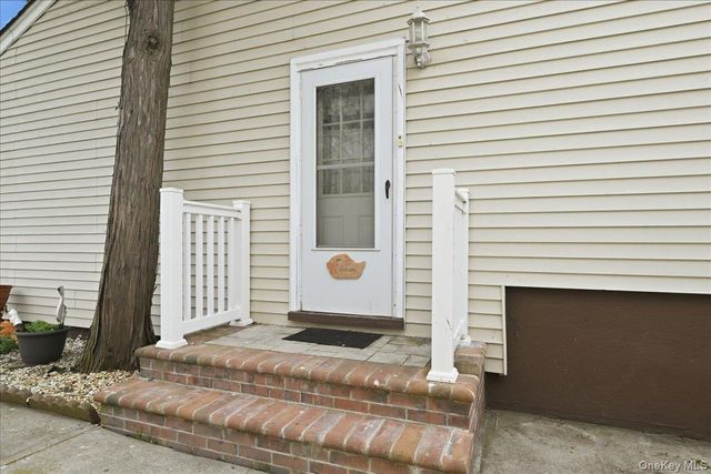 34 Jasmine Lane, Valley Stream, NY 11581