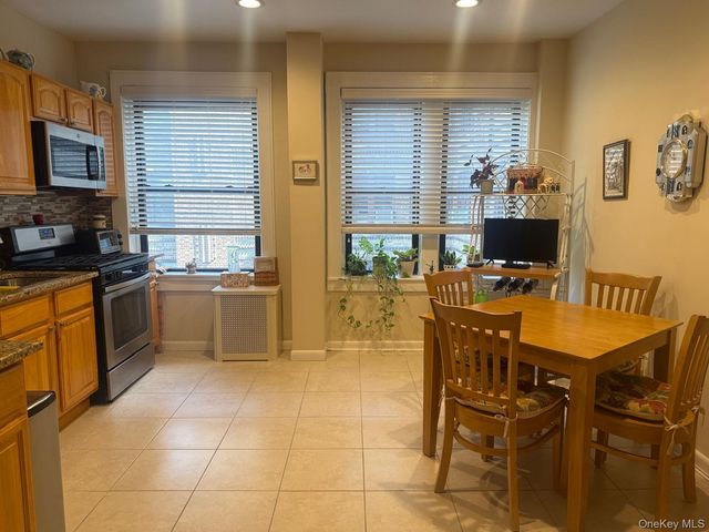 29 Woodmere Boulevard 2-B, Woodmere, NY 11598