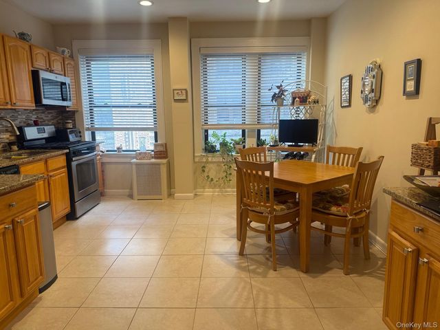 29 Woodmere Boulevard 2-B, Woodmere, NY 11598