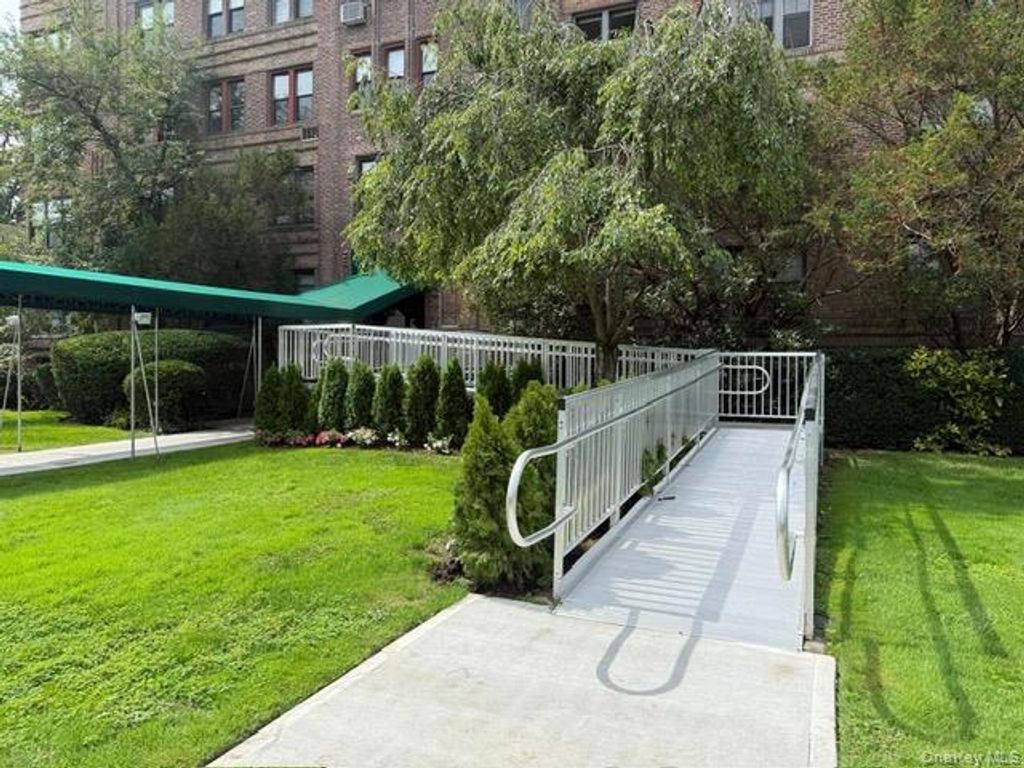 29 Woodmere Boulevard 2-B, Woodmere, NY 11598 — photo 4