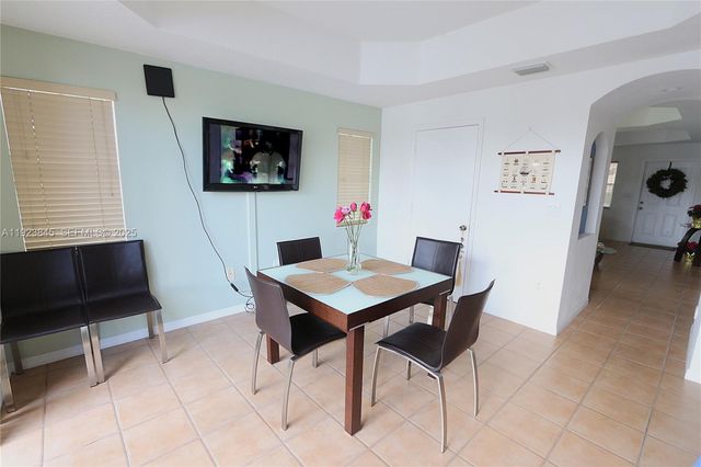 15315 SW 31st Ter 15315, Miami, FL 33185