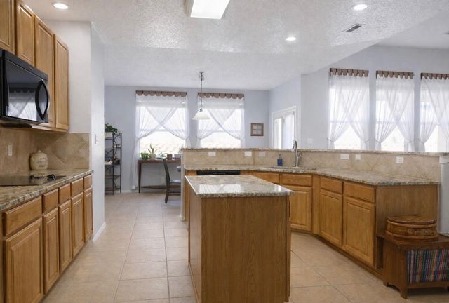 5529 Sandoval Drive NE, Rio Rancho, NM 87144