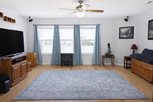 5529 Sandoval Drive NE, Rio Rancho, NM 87144