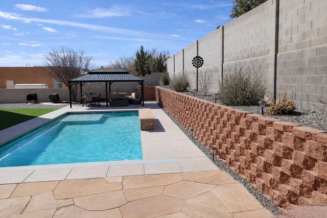 5529 Sandoval Drive NE, Rio Rancho, NM 87144