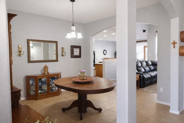 5529 Sandoval Drive NE, Rio Rancho, NM 87144