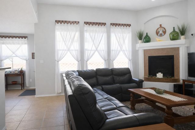 5529 Sandoval Drive NE, Rio Rancho, NM 87144