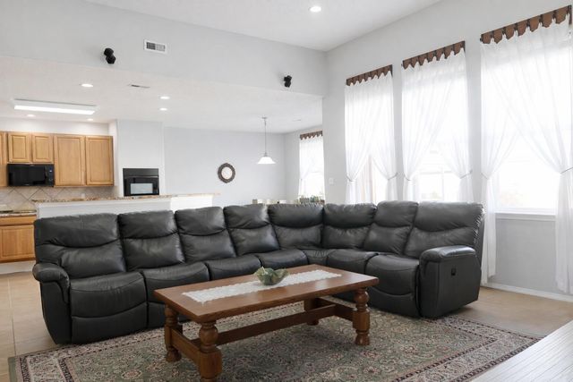 5529 Sandoval Drive NE, Rio Rancho, NM 87144