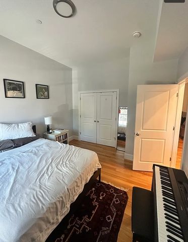 18 Murdock St 18, Barnstable, MA 02135