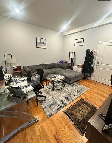 18 Murdock St 18, Barnstable, MA 02135