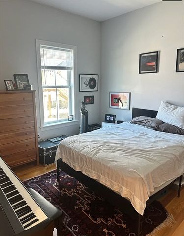 18 Murdock St 18, Barnstable, MA 02135